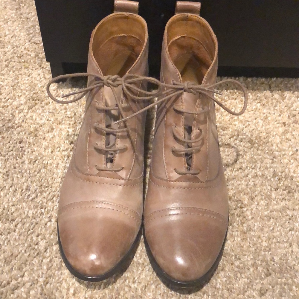 Zigisoho nude flat laced bootie